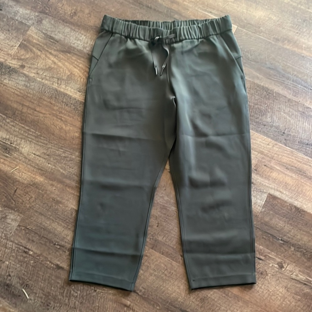 LuluLemon On The Fly Woven Crop